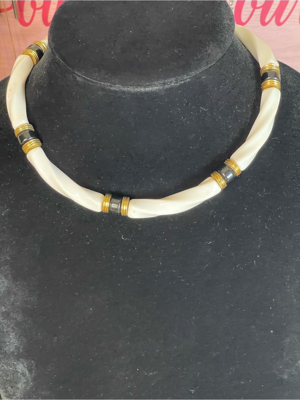 Vintage 1980’s Avon choker